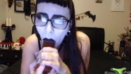 Kinky fetish goth that loves to make jokes and loves BDSM