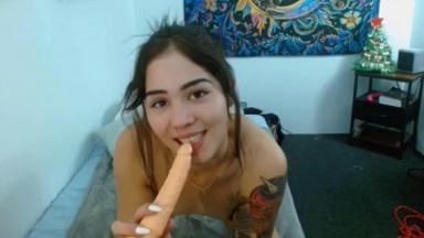 ToriiHayze splashes just after the countdown ends