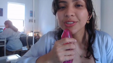 Latin mamacita Ella adores to climax after work